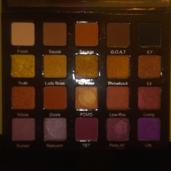 Violet Voss Hashtag Palette - Picture 2 of 3